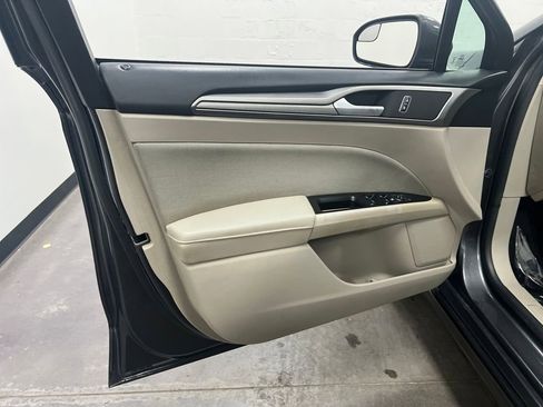 Used 2017 Ford Fusion SE w/ Fusion SE Technology Package image 13