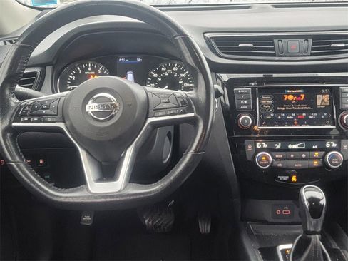 Used 2018 Nissan Rogue SV image 13