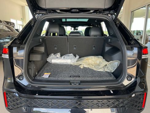 Certified 2025 Volkswagen Tiguan SE R-Line AWD/4WD image 28