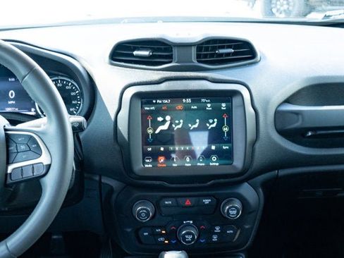 Used 2020 Jeep Renegade Latitude w/ UConnect 8.4 Nav Group image 30