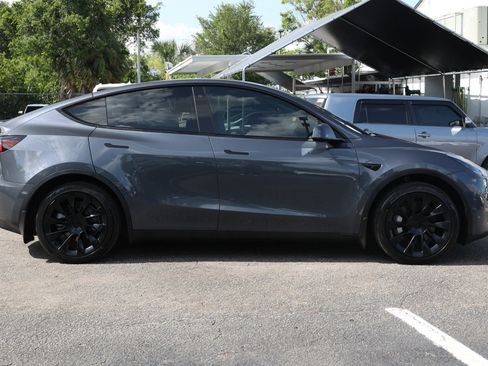 Used 2023 Tesla Model Y Long Range AWD/4WD image 17