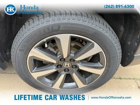 Used 2023 Honda Pilot Elite image 3
