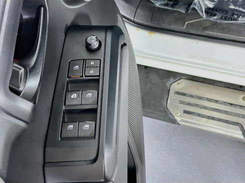 Used 2022 Toyota Tacoma SR AWD/4WD image 17