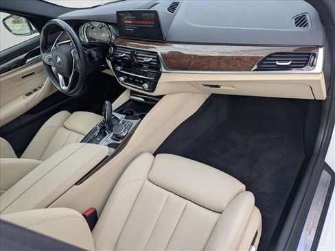 Used 2018 BMW 530i w/ Premium Package image 23