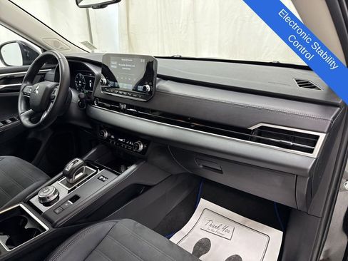 Used 2024 Mitsubishi Outlander SE image 10