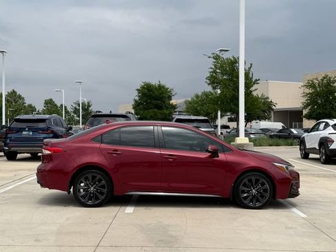 Used 2025 Toyota Corolla SE FWD image 3