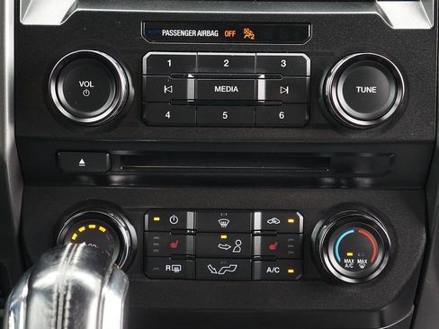Used 2015 Ford F150 XLT w/ Equipment Group 302A Luxury AWD/4WD image 24