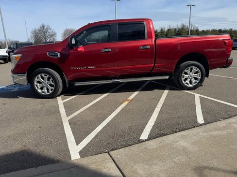 Used 2017 Nissan Titan SV image 6