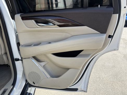 Used 2016 Cadillac Escalade Luxury AWD/4WD image 39