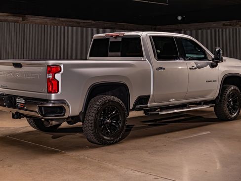 Used 2020 Chevrolet Silverado 2500 LTZ w/ LTZ Premium Package image 9