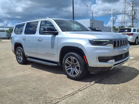 Used 2024 Jeep Wagoneer Series II w/ Flexible Seating Group RWD image 2