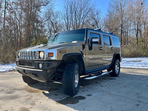 Used 2005 HUMMER H2 Luxury w/ Preferred Equipment Group image 2