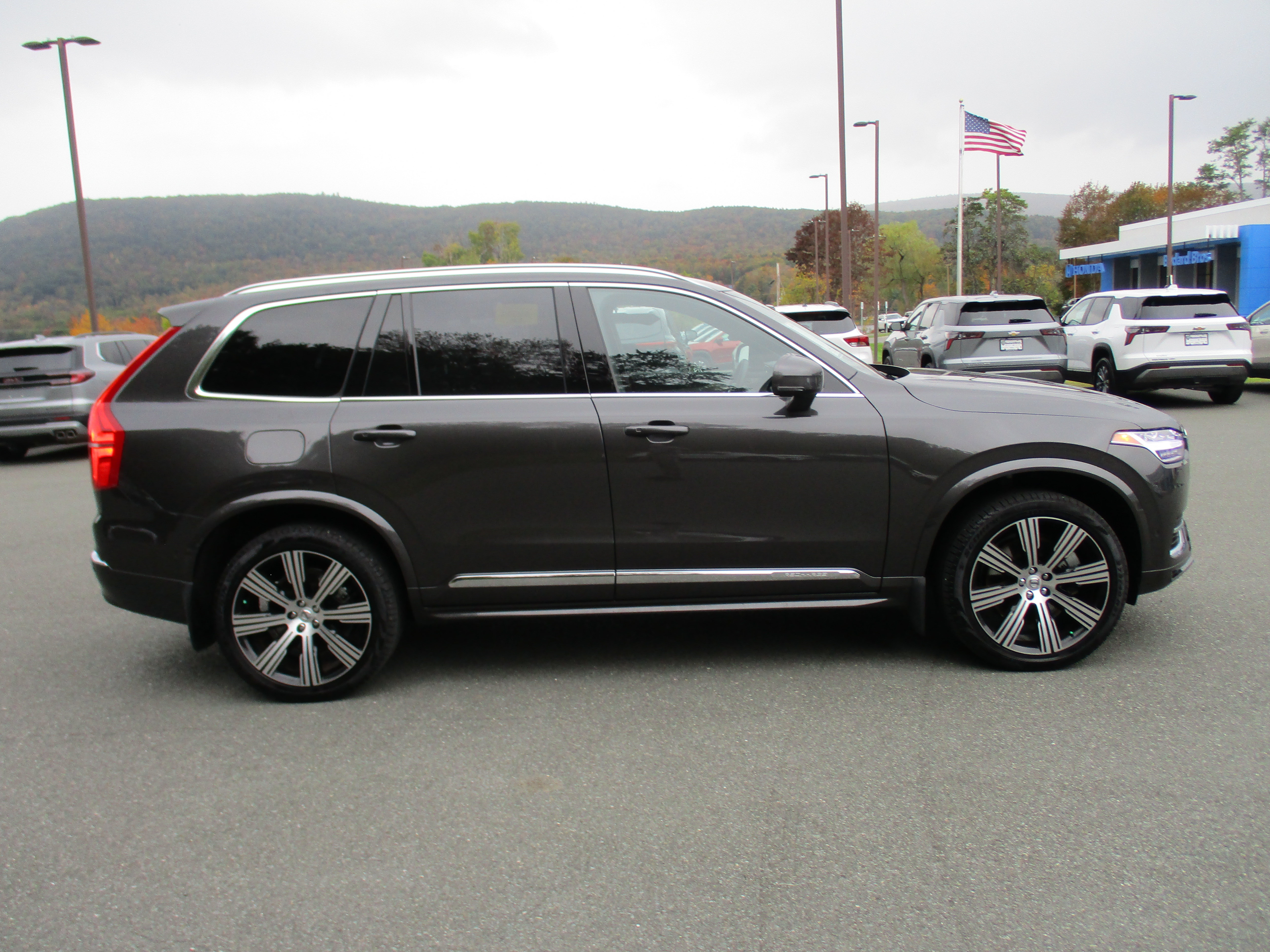 Certified 2024 Volvo XC90 T8 Ultimate w/ Protection Package Premier AWD/4WD image 4