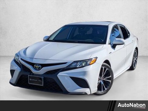 Used 2019 Toyota Camry SE image 1