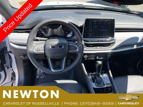 Used 2025 Jeep Compass Latitude AWD/4WD image 24