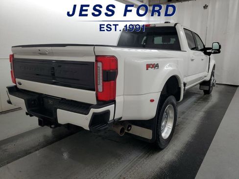 Used 2025 Ford F450 Platinum w/ FX4 Off-Road Package image 3