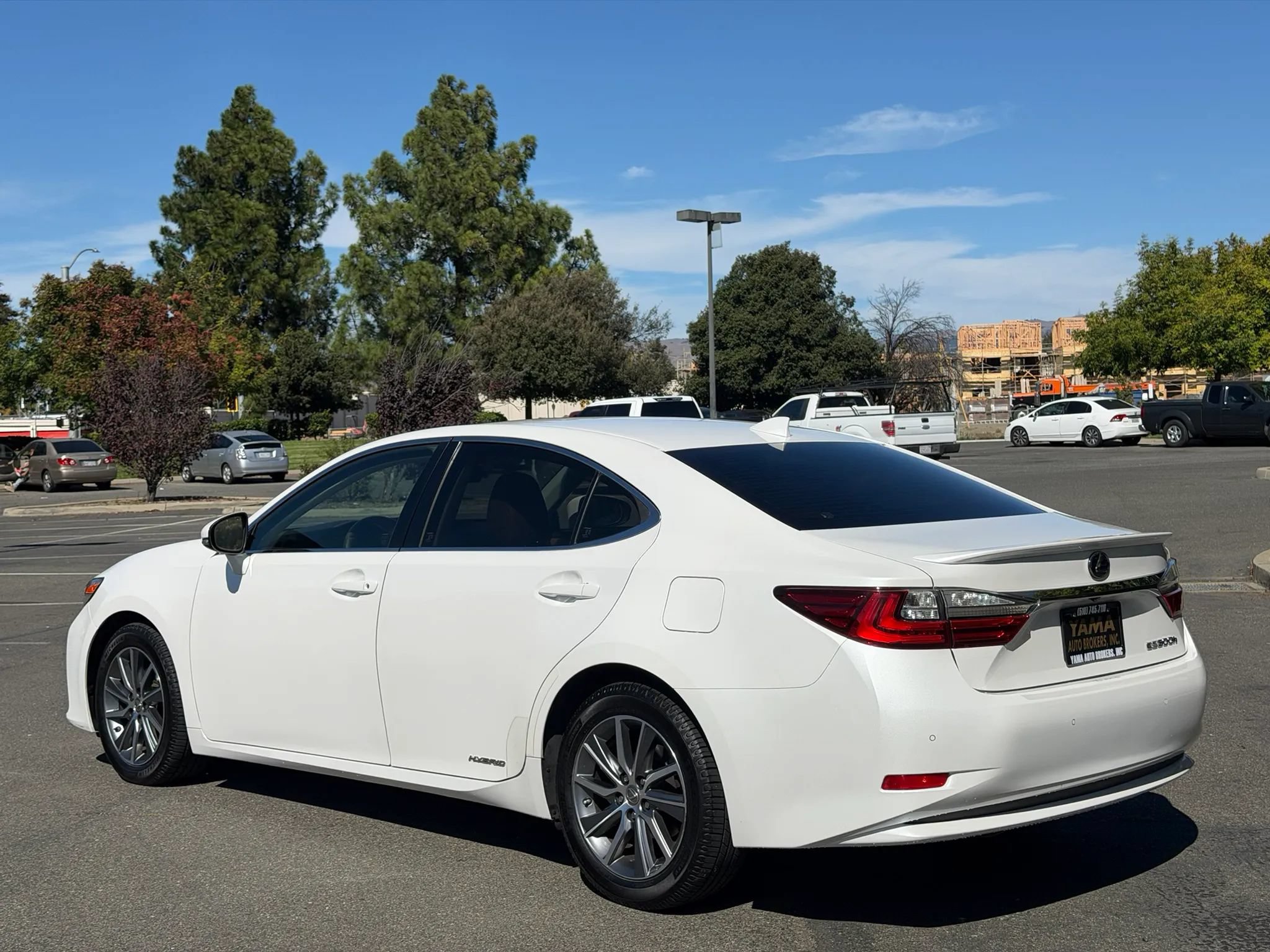 Used 2016 Lexus ES 300h w/ Navigation System Package FWD image 3