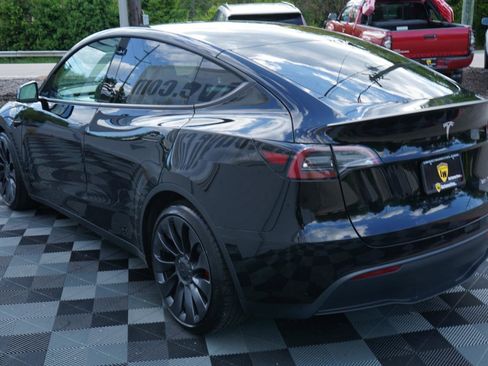 Used 2023 Tesla Model Y Performance AWD/4WD image 9