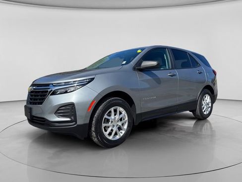 Used 2023 Chevrolet Equinox LS w/ LS Convenience Package image 2