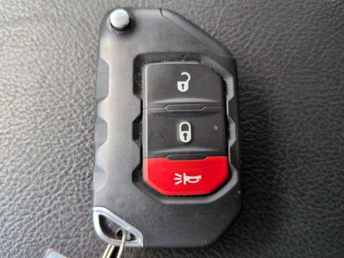 Used 2025 Jeep Gladiator Sport AWD/4WD image 27