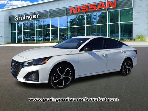 Used 2025 Nissan Altima 2.5 SR image 2