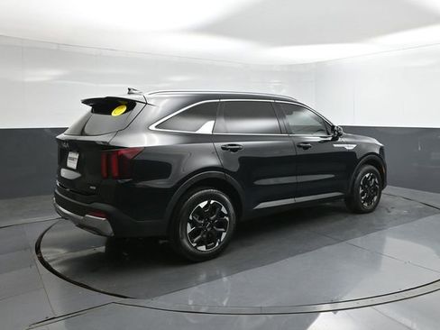 Used 2024 Kia Sorento S image 11