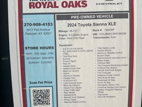 Used 2024 Toyota Sienna XLE w/ XLE Plus Package FWD image 32