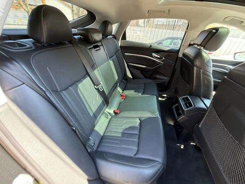 Used 2021 Audi e-tron Prestige w/ Prestige Package AWD/4WD image 29