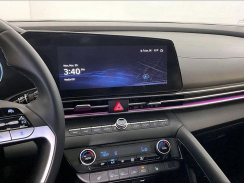 Used 2024 Hyundai Elantra Limited image 9