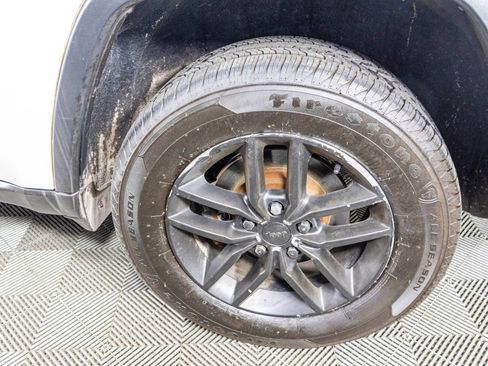 Used 2017 Jeep Grand Cherokee Limited image 52