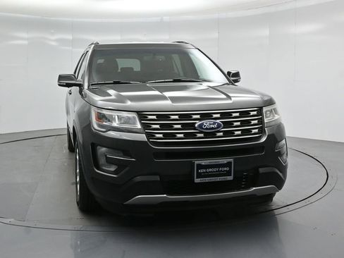 Certified 2017 Ford Explorer XLT w/ Equipment Group 202A FWD image 57