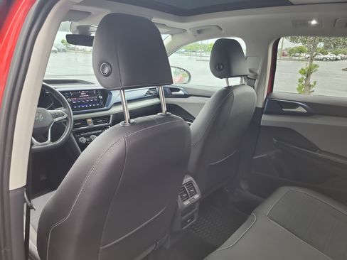 Used 2024 Volkswagen Taos SE w/ Panoramic Sunroof Package FWD image 13