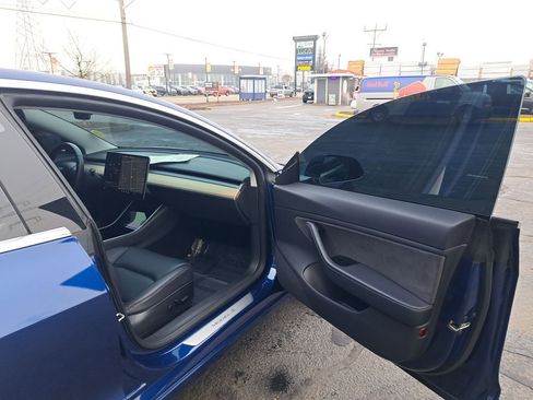 Used 2018 Tesla Model 3 Mid Range image 16