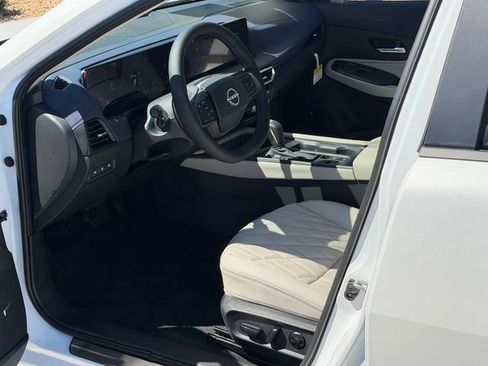 New 2026 Nissan Sentra SL FWD image 11