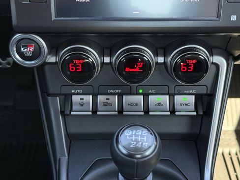 Used 2025 Toyota GR86 Premium w/ ALL Weather Mat Package (TMS) image 27