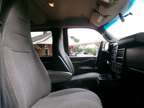 Used 2016 Chevrolet Express 3500 LT w/ LT Preferred Equipment Group RWD image 16