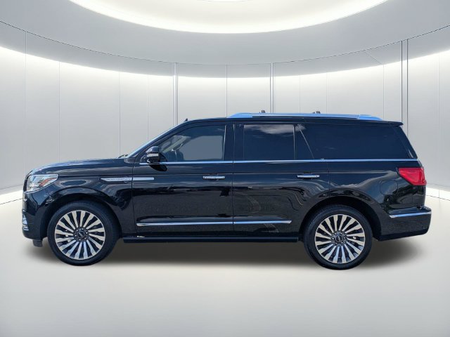 Used 2018 Lincoln Navigator Reserve w/ Technology Package AWD/4WD image 3