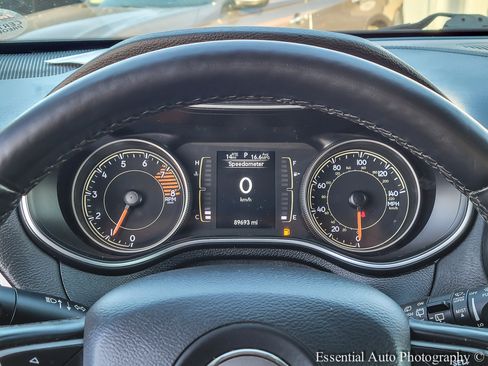 Used 2019 Jeep Cherokee Latitude Plus w/ Cold Weather Group image 15