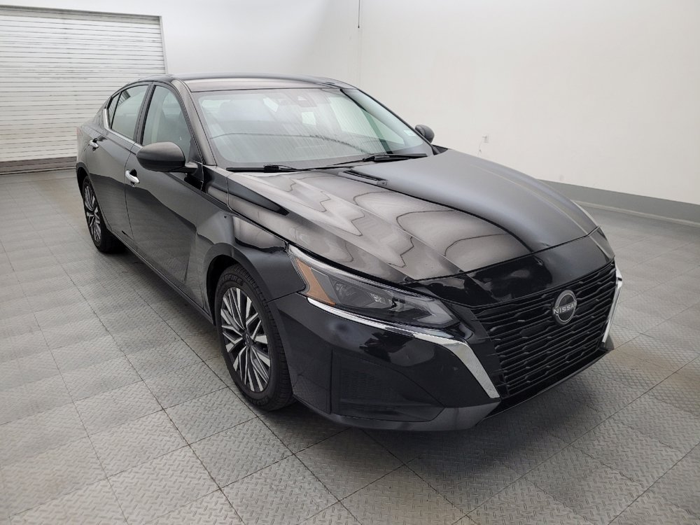 Used 2025 Nissan Altima 2.5 SV FWD image 13