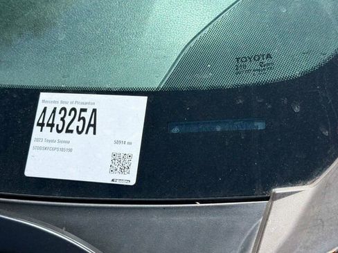 Used 2023 Toyota Sienna XSE w/ XSE Plus Package AWD/4WD image 4