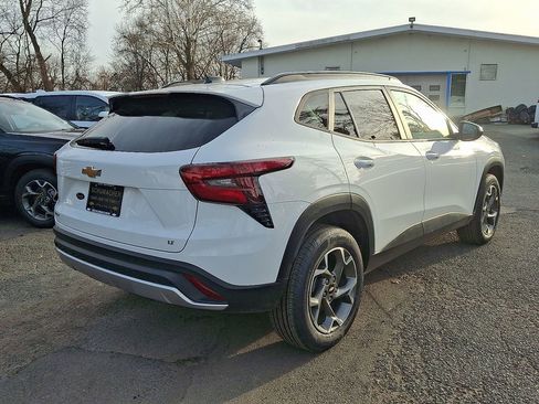 Used 2024 Chevrolet Trax LT w/ Driver Confidence Package image 8