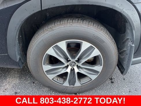 Used 2024 Toyota Highlander XLE AWD/4WD image 33