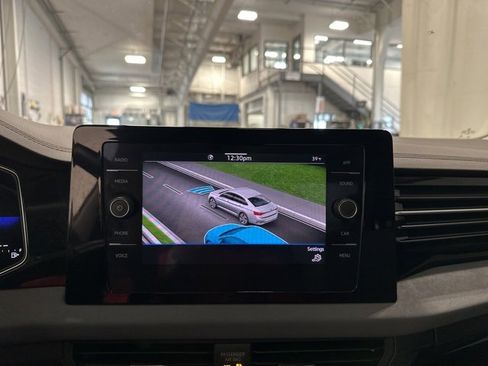 Used 2025 Volkswagen Jetta SE w/ Sunroof Package image 24