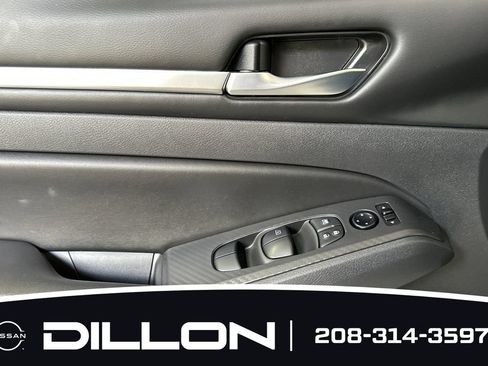 Used 2022 Nissan Altima 2.5 SV AWD/4WD image 11