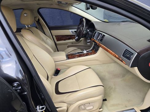 Used 2013 Jaguar XF 3.0 RWD image 11