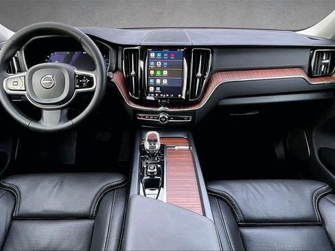 Certified 2023 Volvo XC60 B6 Ultimate w/ Climate Package image 7