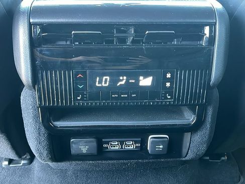 Used 2023 Jeep Wagoneer 4WD w/ Convenience Group I image 22