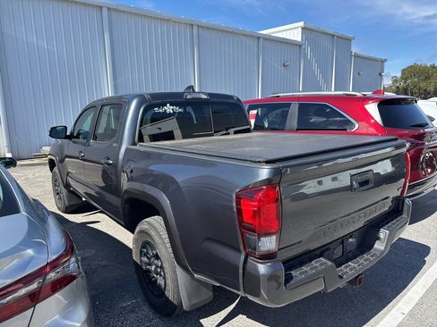 Used 2022 Toyota Tacoma SR5 w/ Technology Package image 7