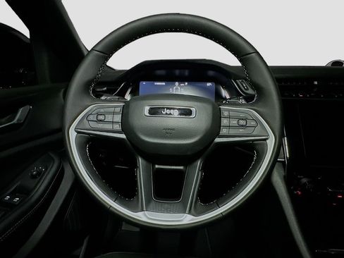 New 2025 Jeep Grand Cherokee L Altitude AWD/4WD image 8