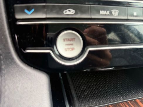 Used 2019 Jaguar F-PACE Prestige image 32